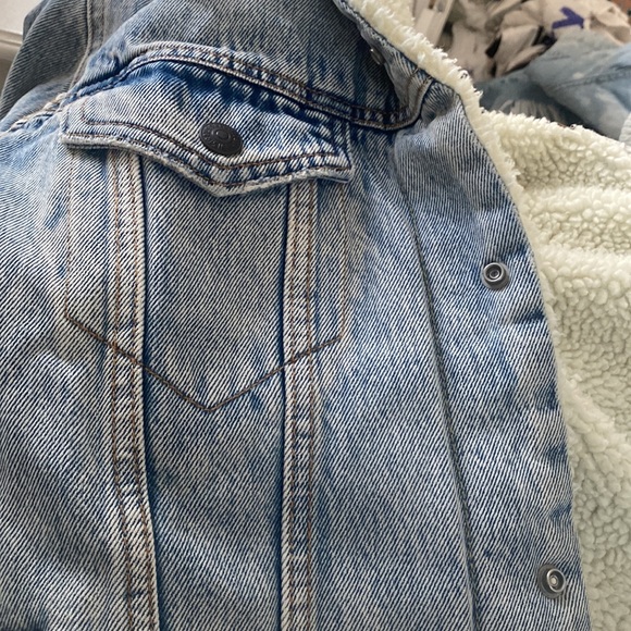 Levi's® Premium
ORIGINAL SHERPA TRUCKER JACKET size medium MINT CONDITION. - Picture 5 of 6